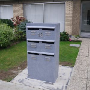 Brievenbus: meervoudige brievenbus voor appartement.