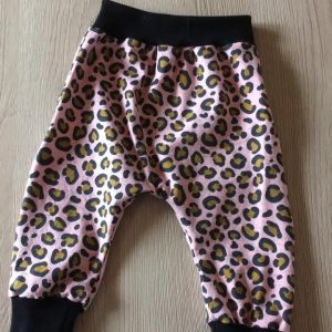 Babybroekje maat 74